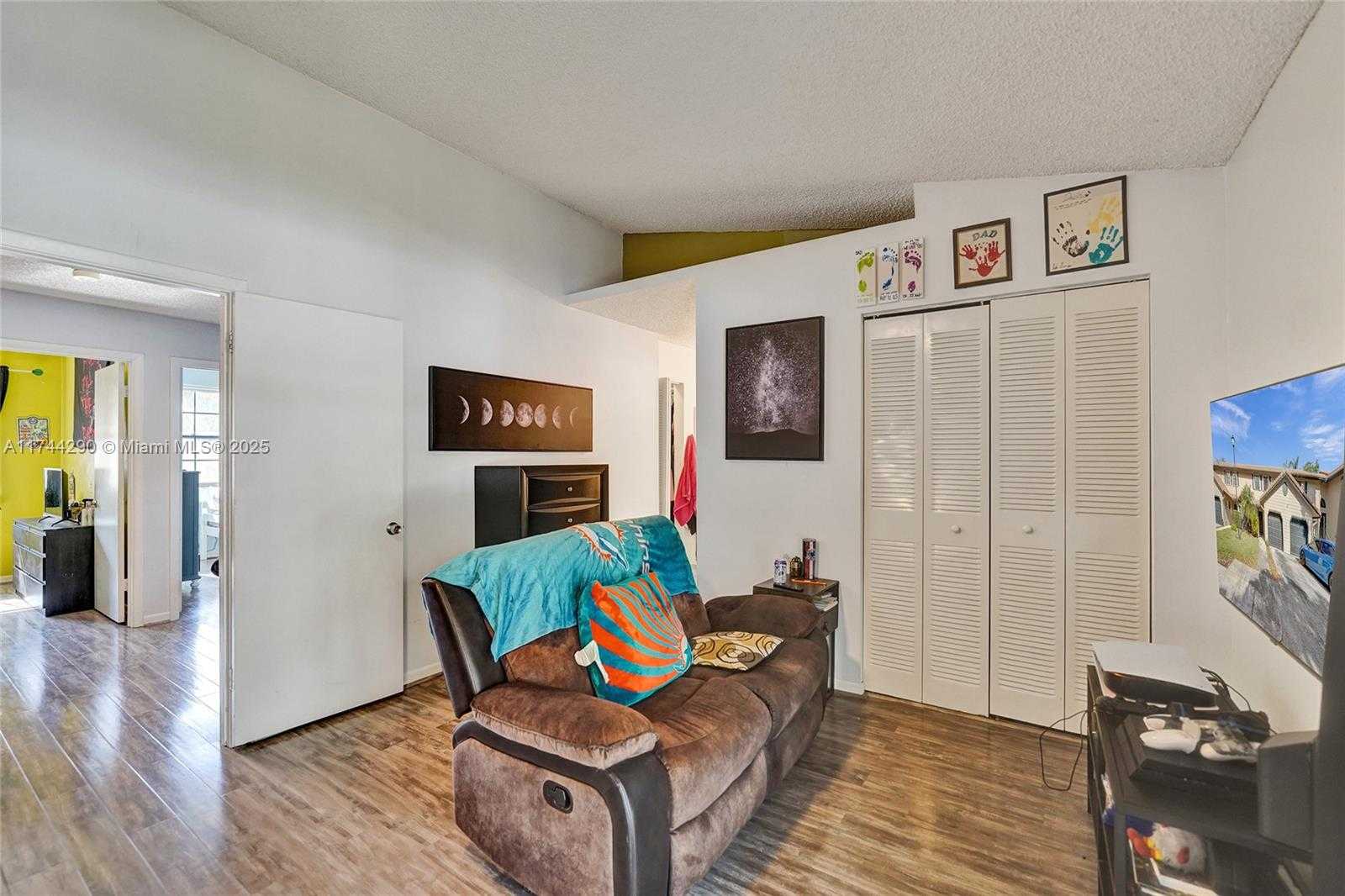 Small Image of 9007 VINEYARD LAKE DR #9007, Plantation Number 51