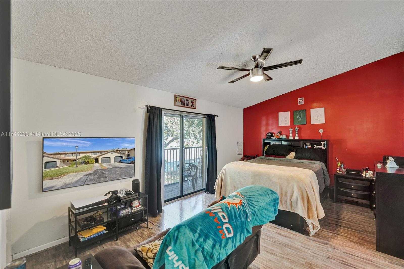 Small Image of 9007 VINEYARD LAKE DR #9007, Plantation Number 53