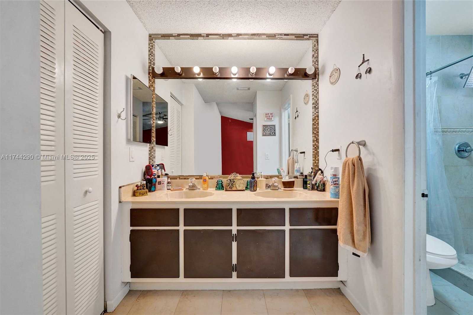 Small Image of 9007 VINEYARD LAKE DR #9007, Plantation Number 54