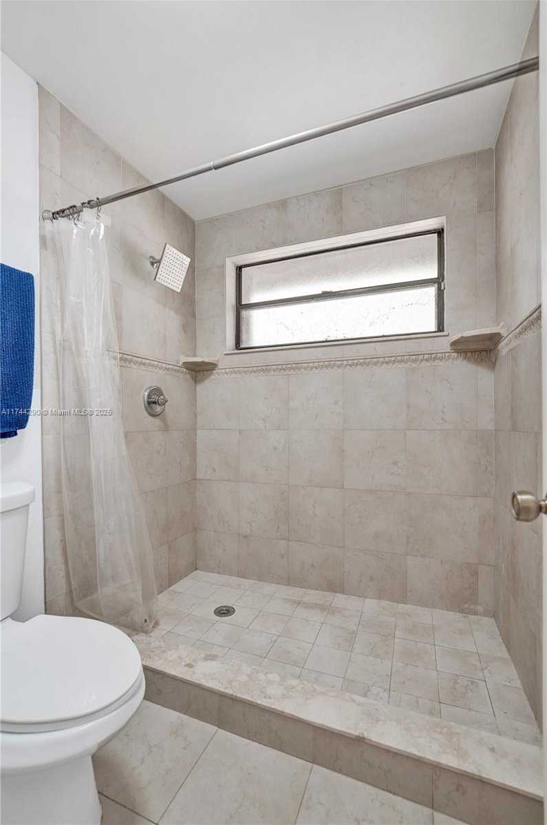 Small Image of 9007 VINEYARD LAKE DR #9007, Plantation Number 56