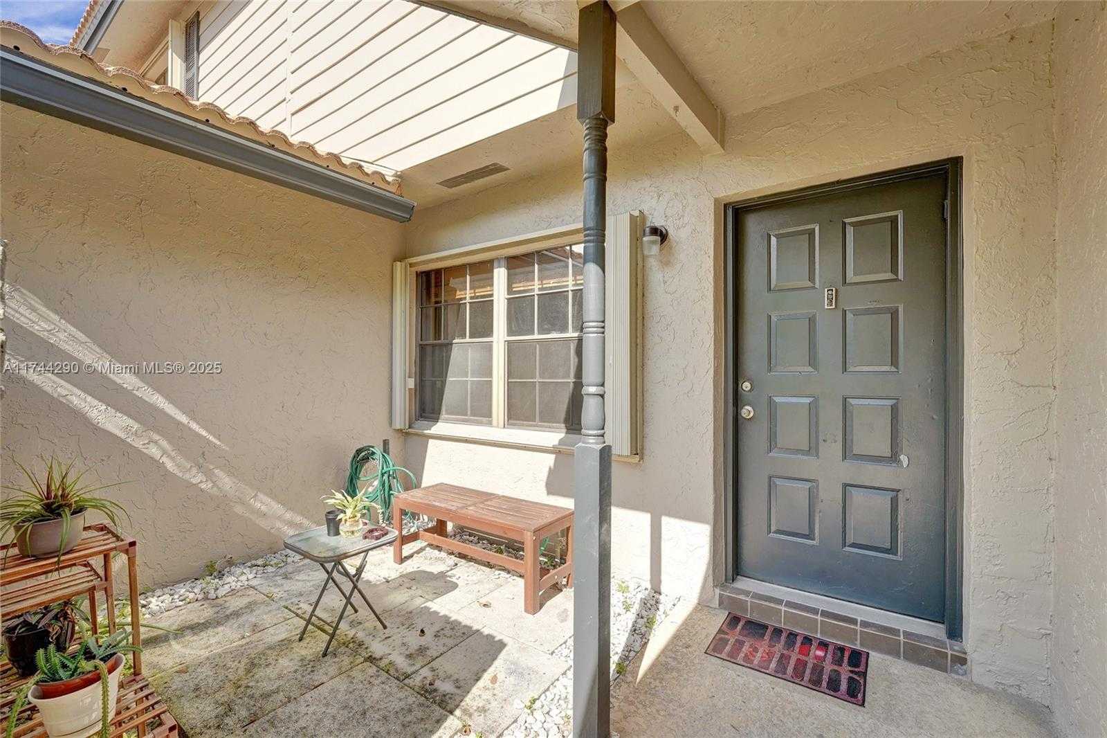 Small Image of 9007 VINEYARD LAKE DR #9007, Plantation Number 6