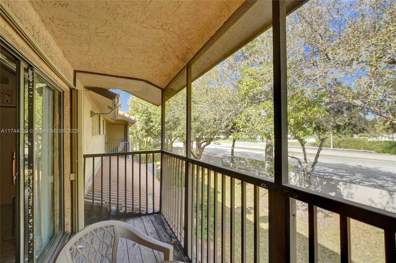Small Image of 9007 VINEYARD LAKE DR #9007, Plantation Number 60