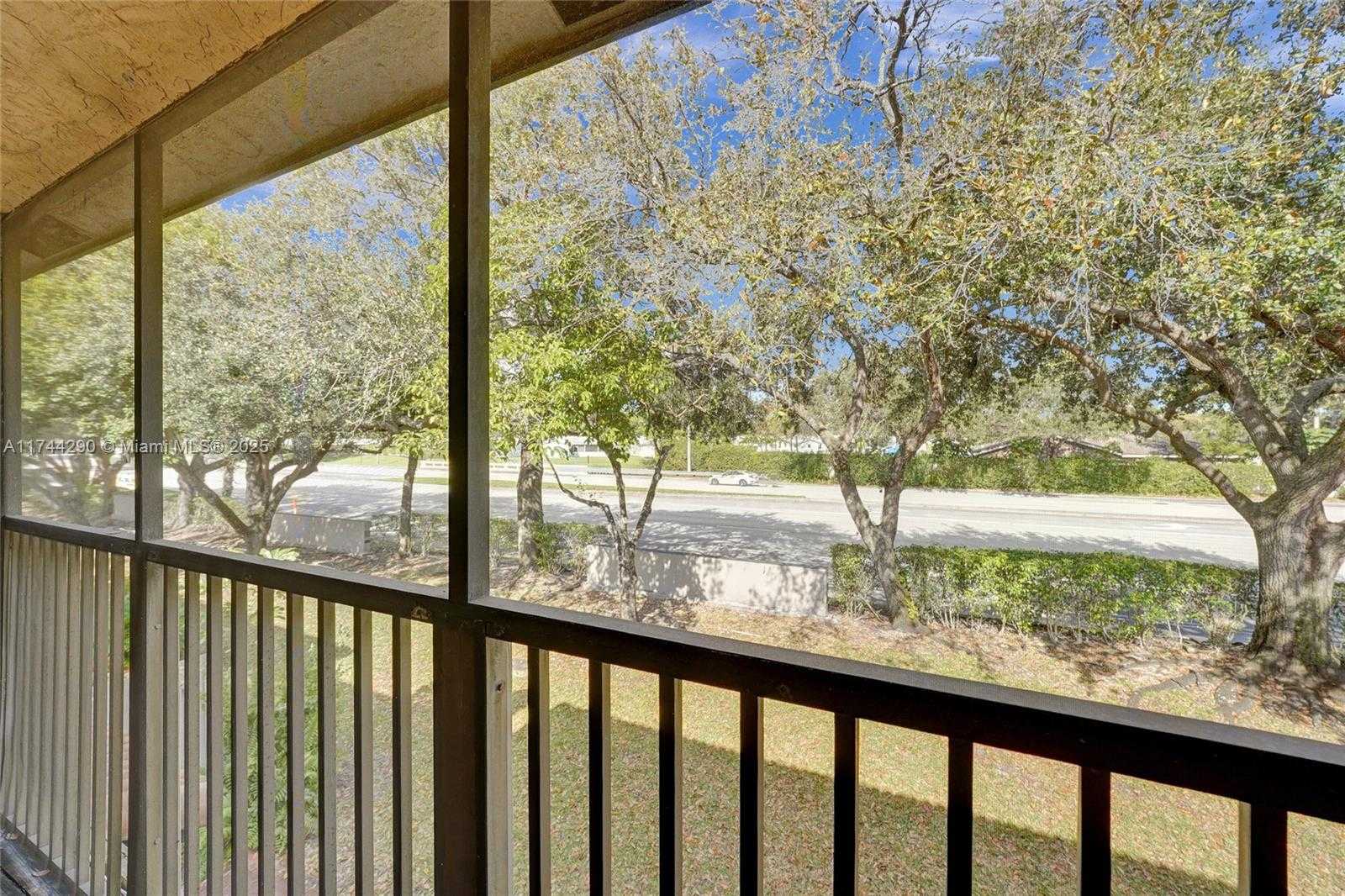 Small Image of 9007 VINEYARD LAKE DR #9007, Plantation Number 61