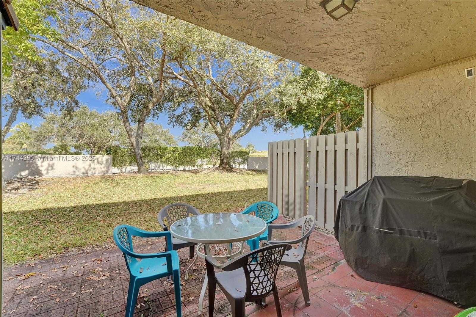 Small Image of 9007 VINEYARD LAKE DR #9007, Plantation Number 62