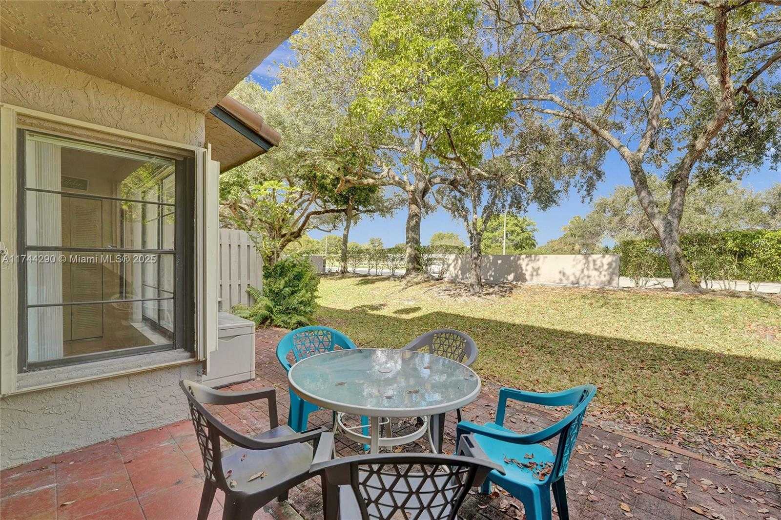Small Image of 9007 VINEYARD LAKE DR #9007, Plantation Number 63
