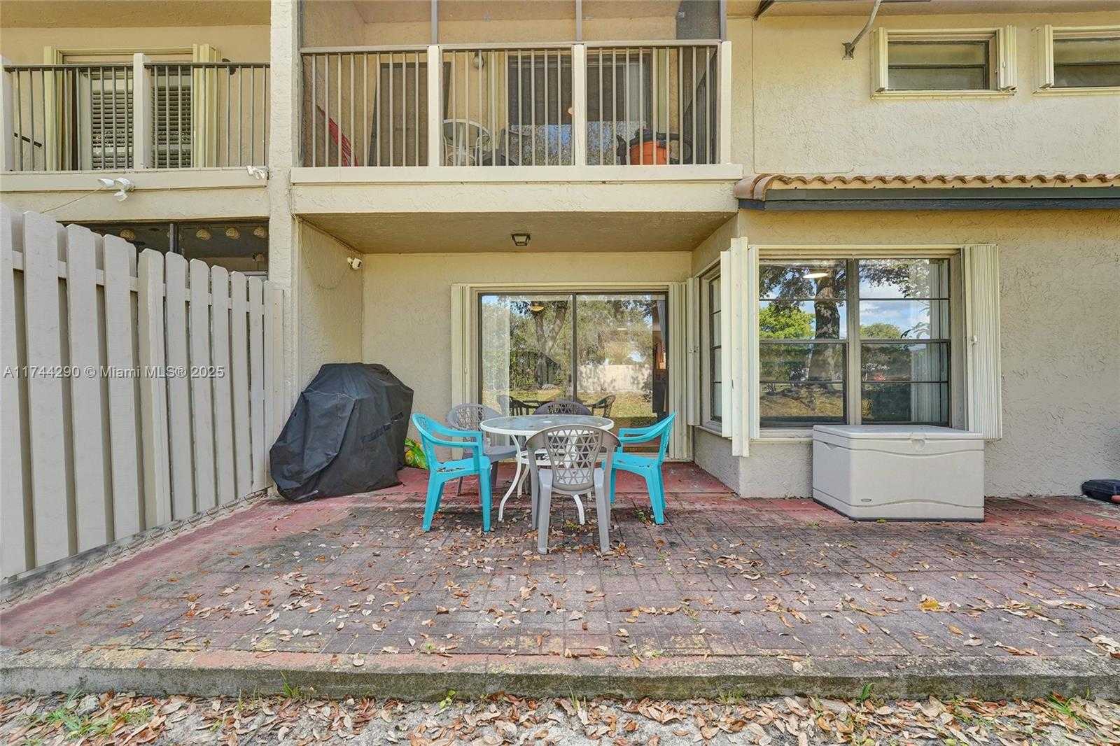 Small Image of 9007 VINEYARD LAKE DR #9007, Plantation Number 65
