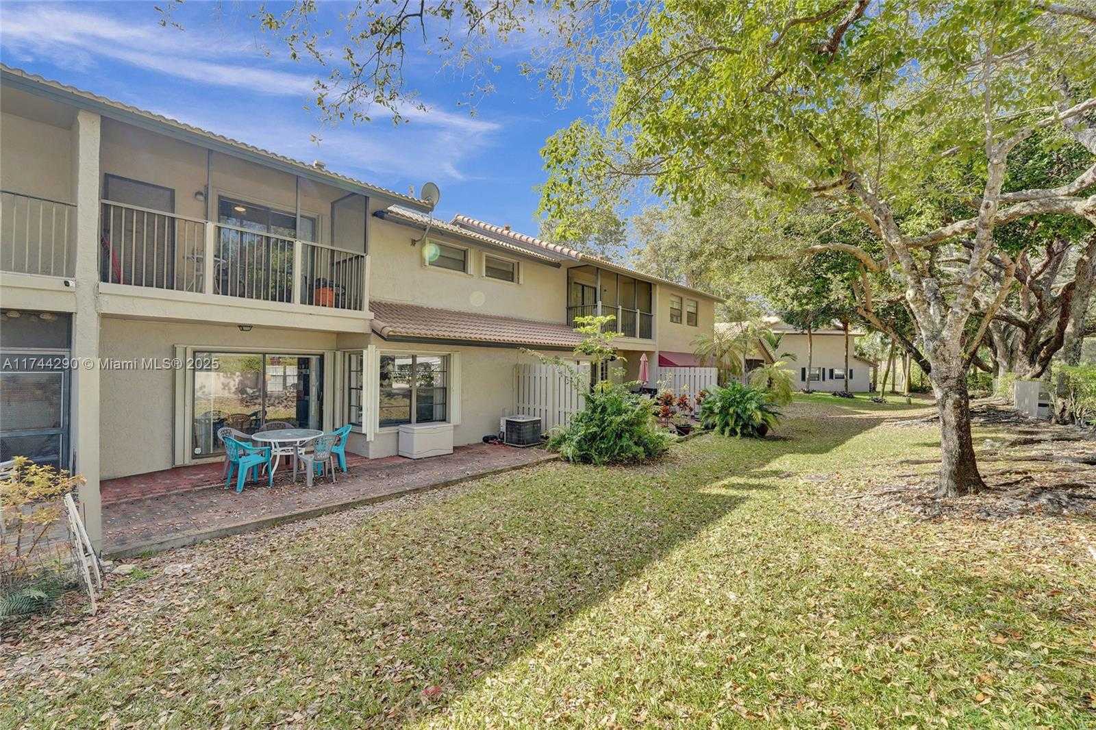 Small Image of 9007 VINEYARD LAKE DR #9007, Plantation Number 66