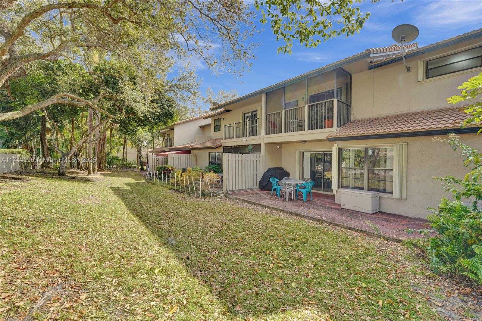 Small Image of 9007 VINEYARD LAKE DR #9007, Plantation Number 68