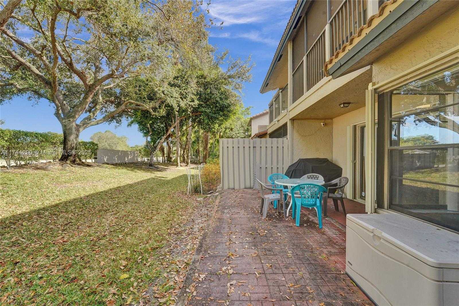 Small Image of 9007 VINEYARD LAKE DR #9007, Plantation Number 69