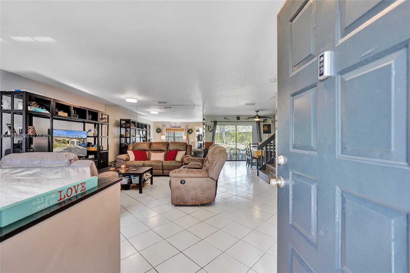 Small Image of 9007 VINEYARD LAKE DR #9007, Plantation Number 7