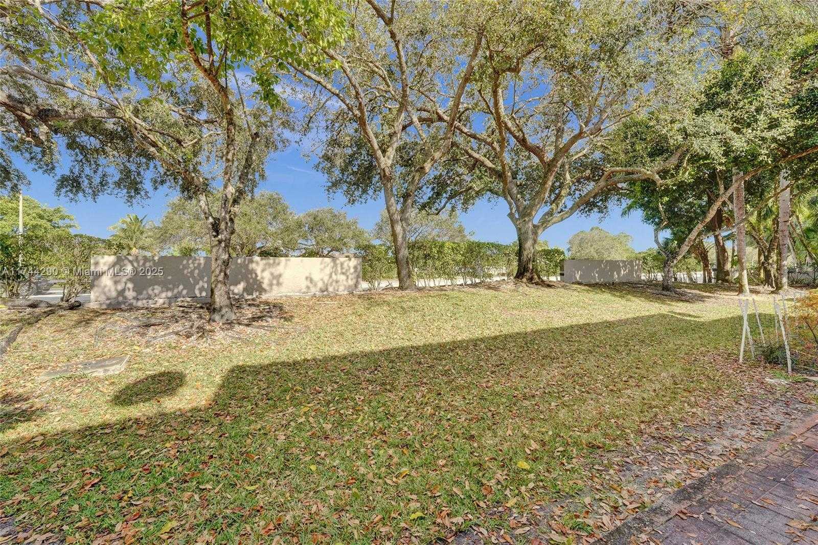 Small Image of 9007 VINEYARD LAKE DR #9007, Plantation Number 70