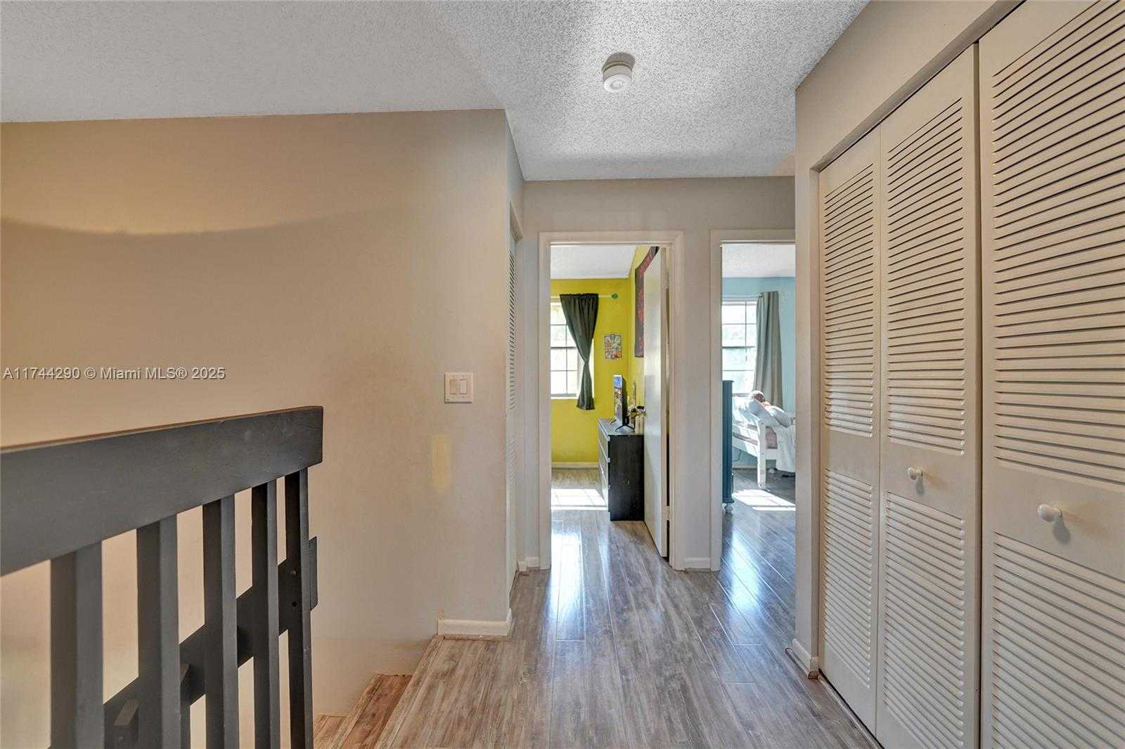 Small Image of 9007 VINEYARD LAKE DR #9007, Plantation Number 71