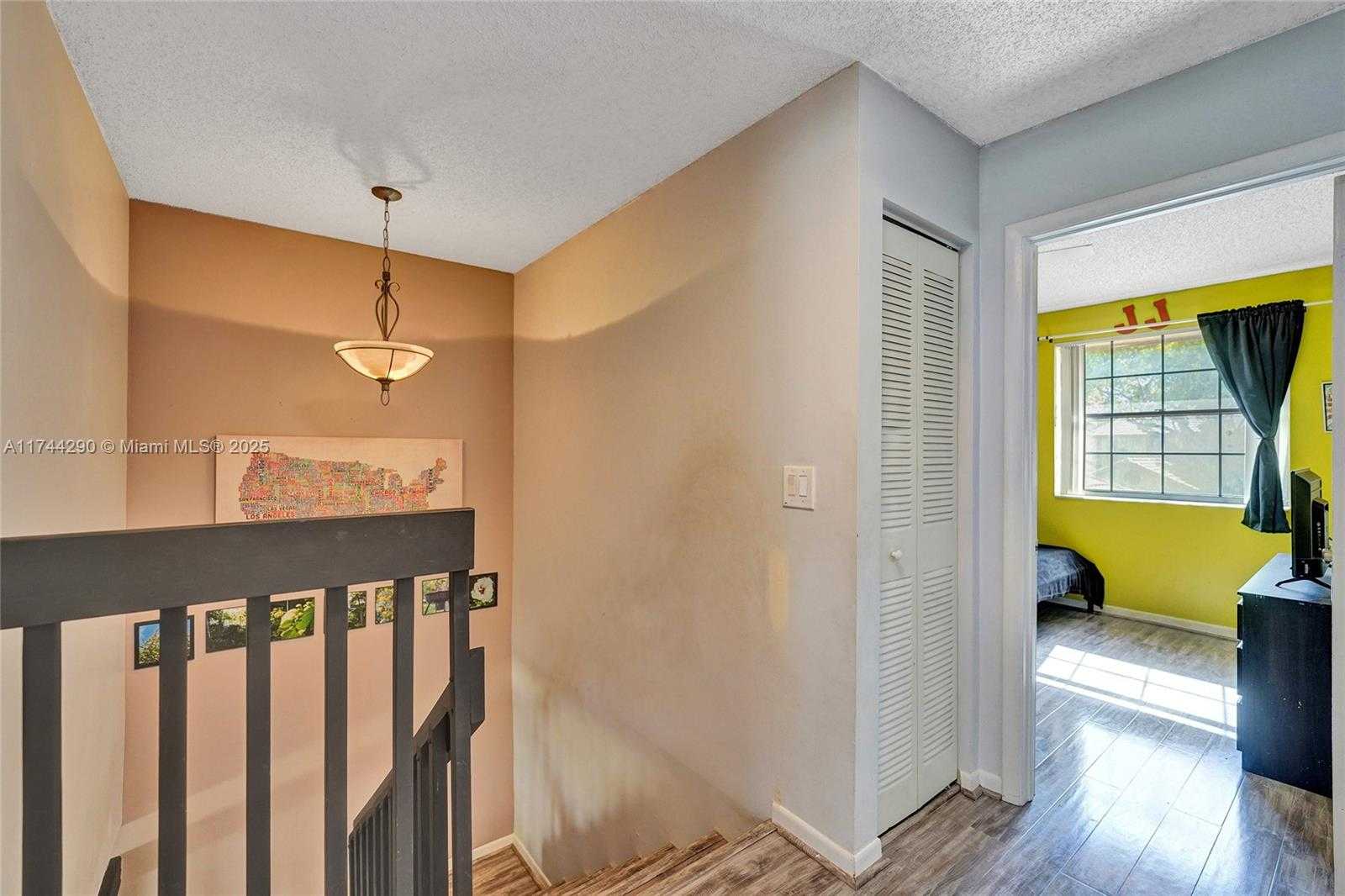 Small Image of 9007 VINEYARD LAKE DR #9007, Plantation Number 72