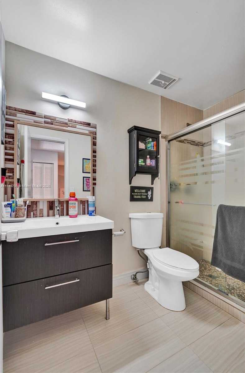 Small Image of 9007 VINEYARD LAKE DR #9007, Plantation Number 73