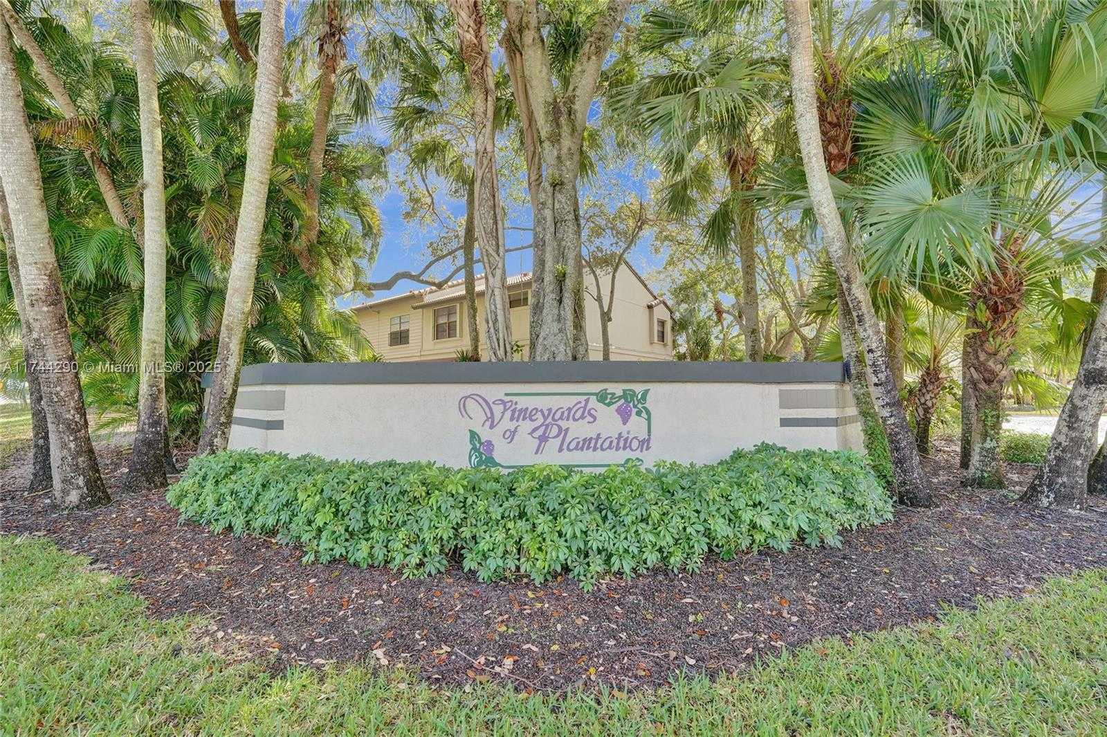Small Image of 9007 VINEYARD LAKE DR #9007, Plantation Number 75