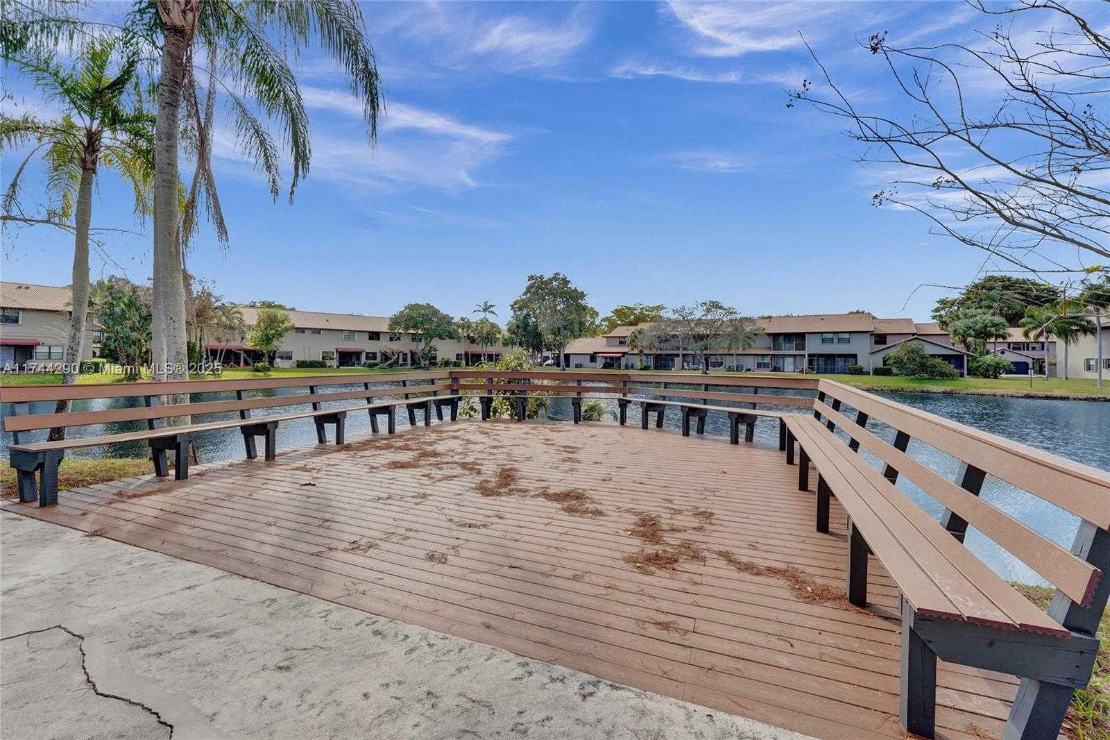 Small Image of 9007 VINEYARD LAKE DR #9007, Plantation Number 77