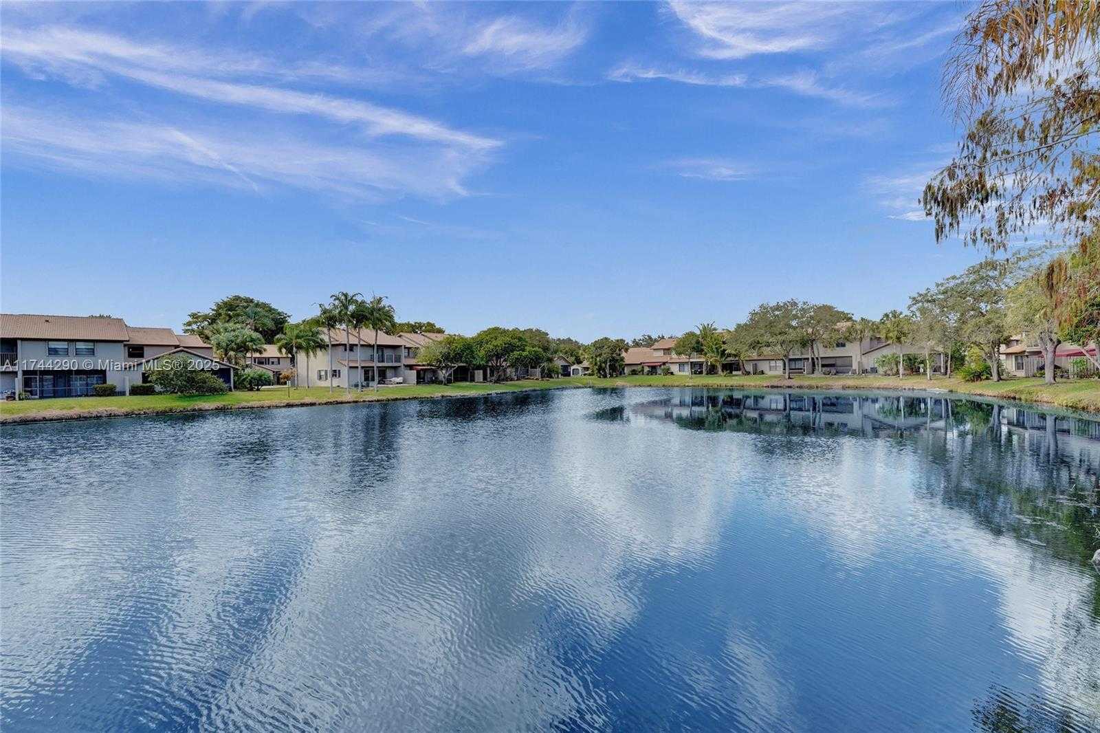 Small Image of 9007 VINEYARD LAKE DR #9007, Plantation Number 78