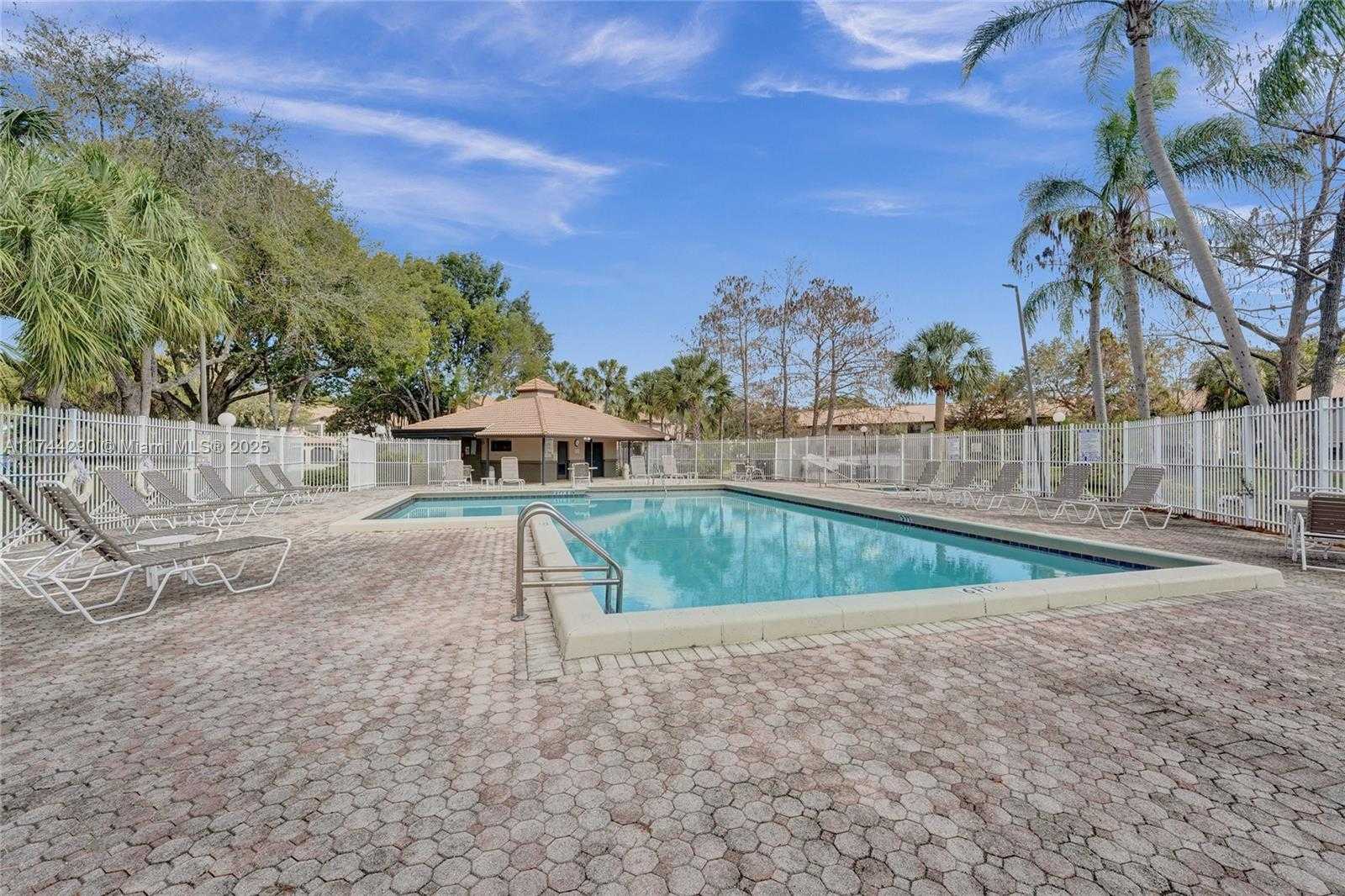 Small Image of 9007 VINEYARD LAKE DR #9007, Plantation Number 79