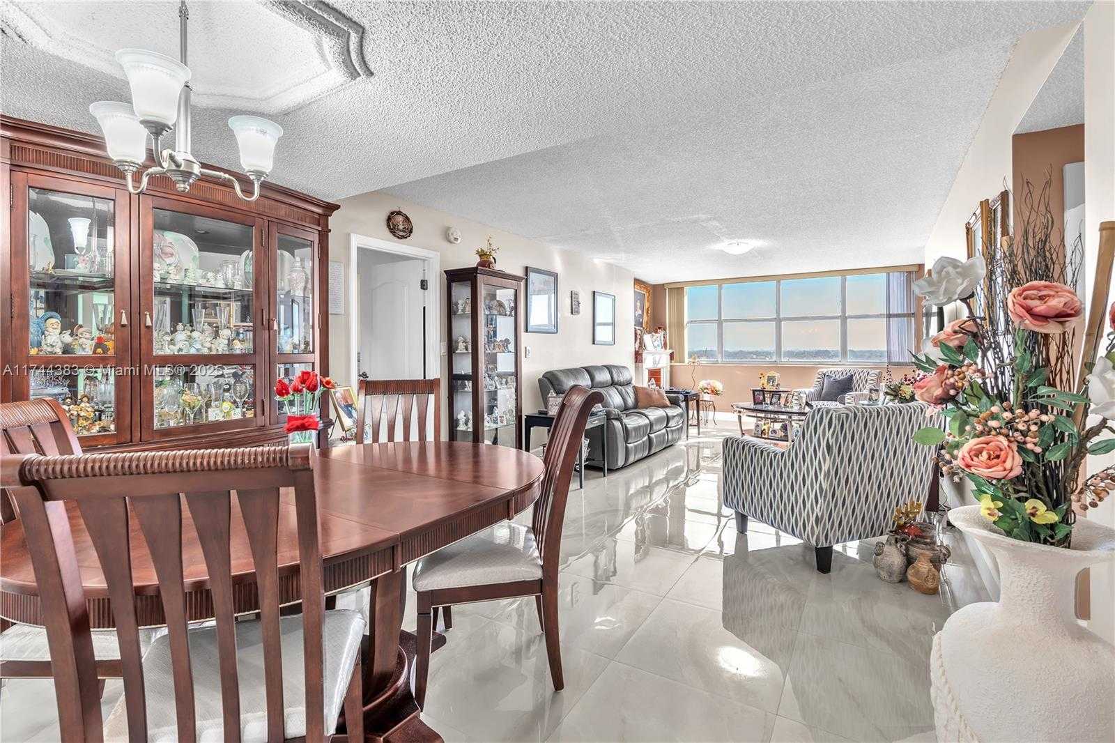 Small Image of 4675 W 18th Ct, Hialeah, FL 33012, USA Number 11