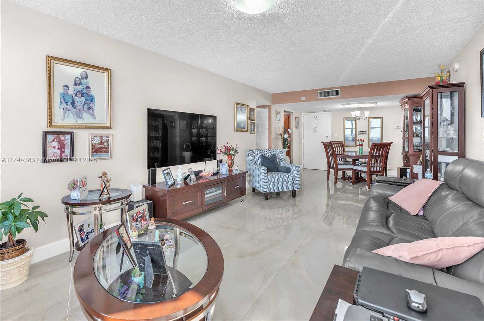 Small Image of 4675 W 18th Ct, Hialeah, FL 33012, USA Number 13