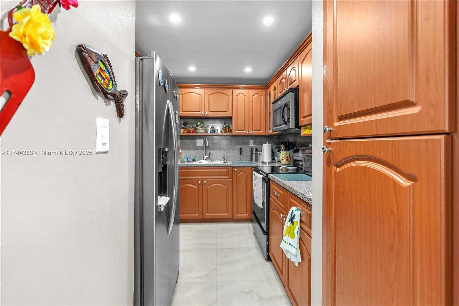 Small Image of 4675 W 18th Ct, Hialeah, FL 33012, USA Number 16