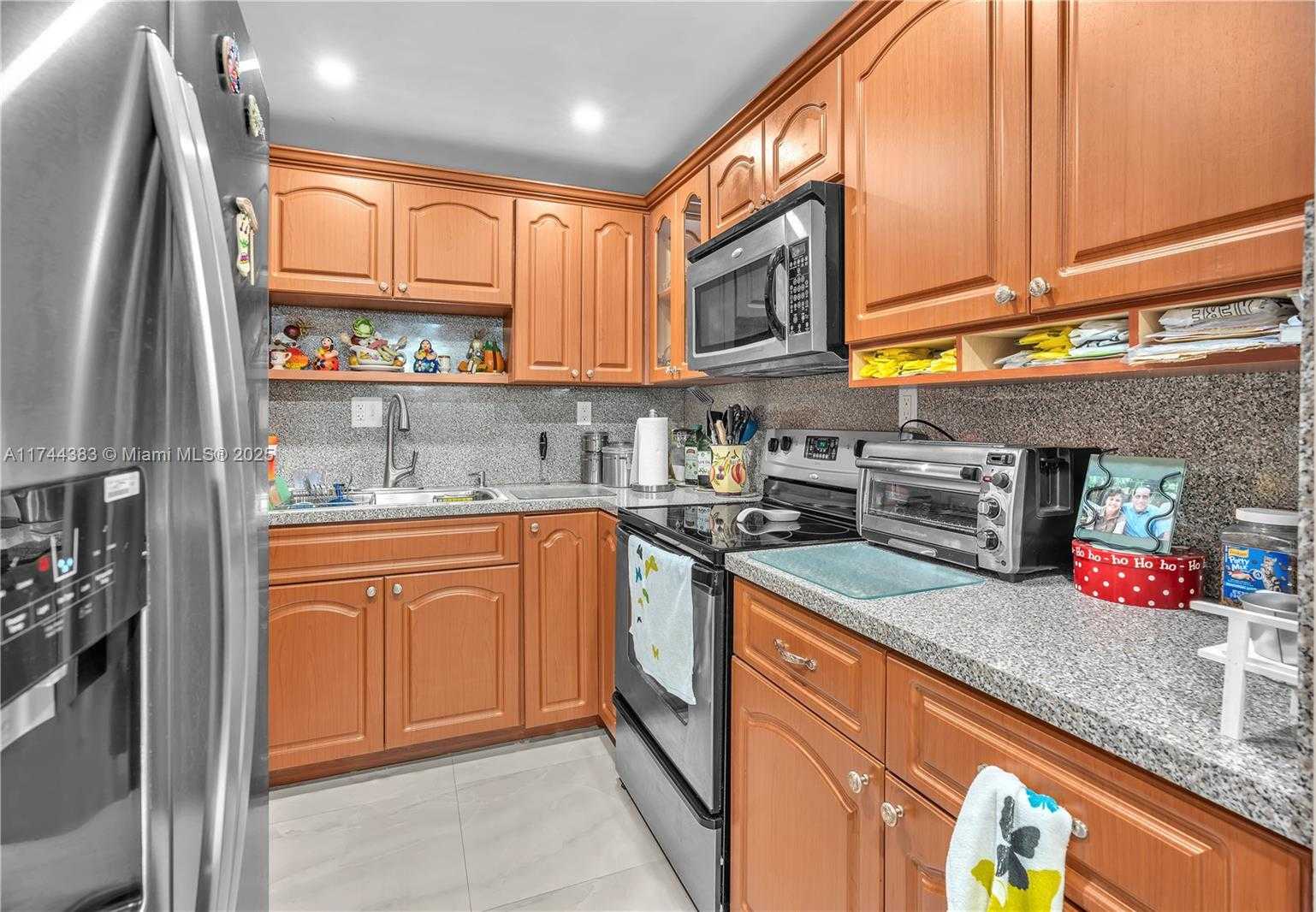 Small Image of 4675 W 18th Ct, Hialeah, FL 33012, USA Number 17