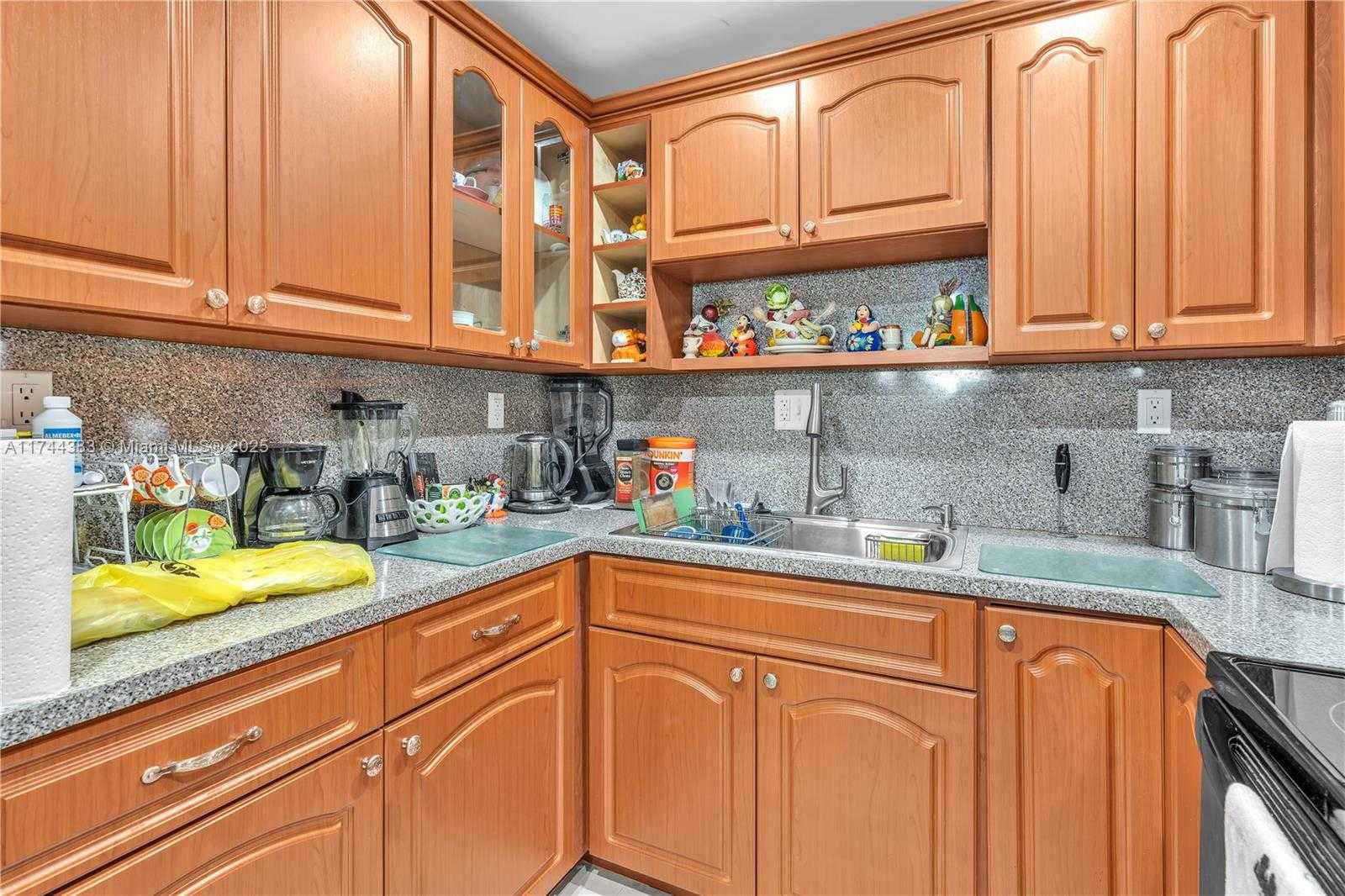 Small Image of 4675 W 18th Ct, Hialeah, FL 33012, USA Number 18