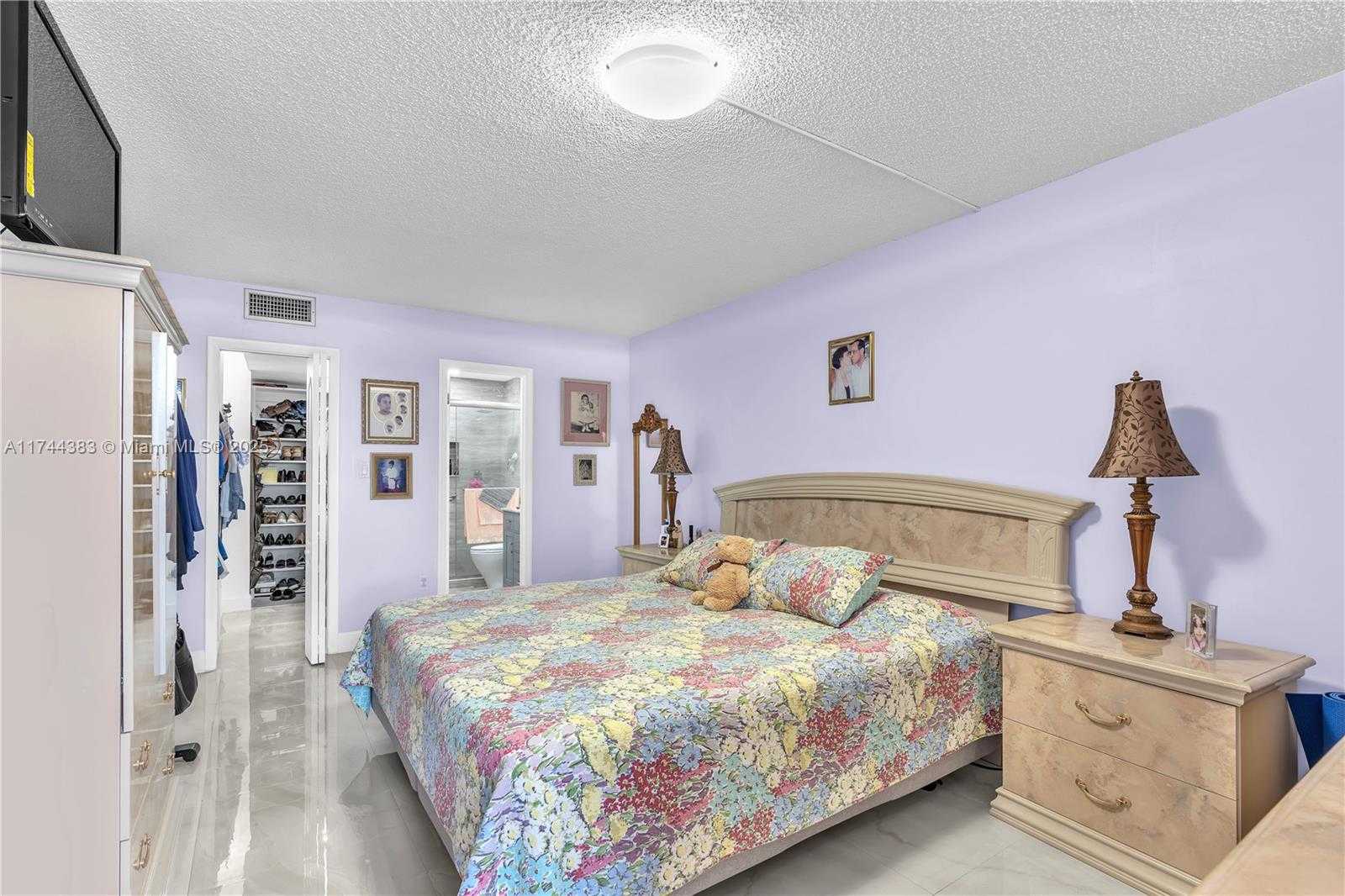 Small Image of 4675 W 18th Ct, Hialeah, FL 33012, USA Number 20