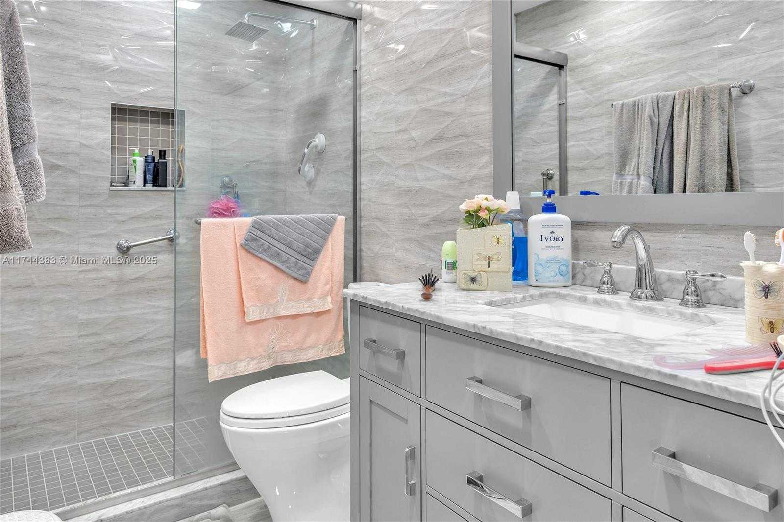 Small Image of 4675 W 18th Ct, Hialeah, FL 33012, USA Number 24