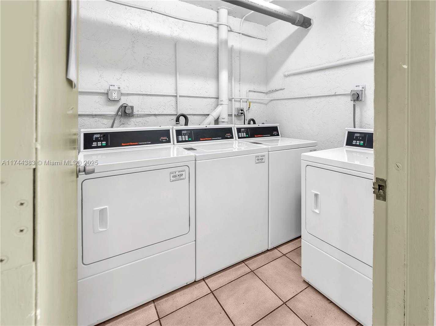 Small Image of 4675 W 18th Ct, Hialeah, FL 33012, USA Number 33