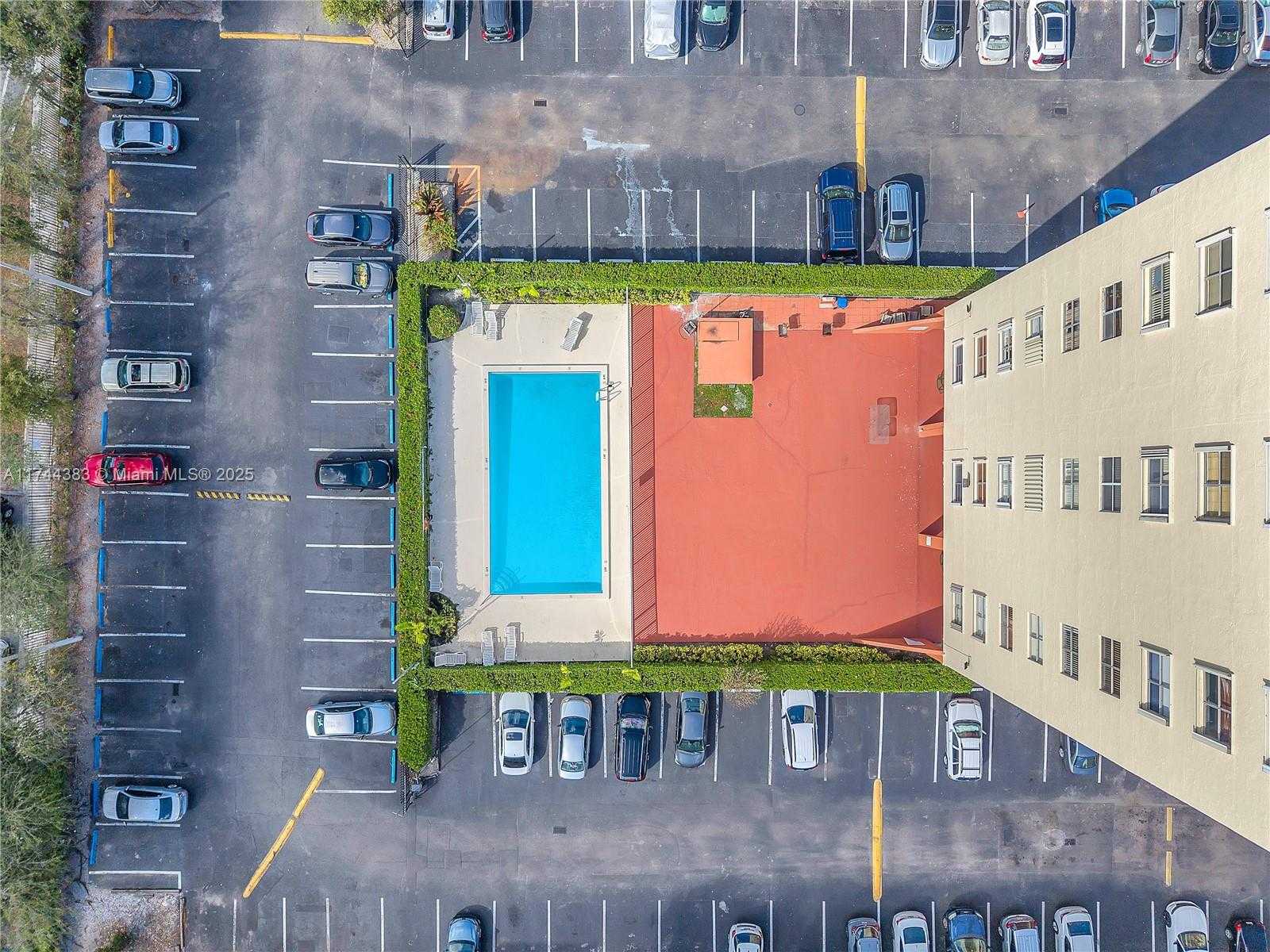 Small Image of 4675 W 18th Ct, Hialeah, FL 33012, USA Number 5