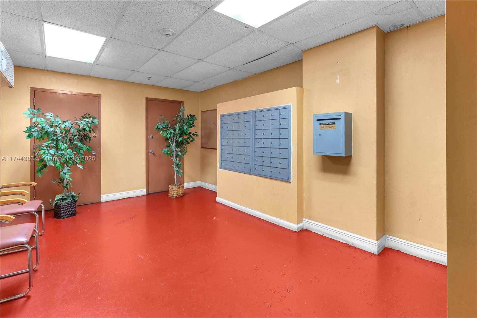 Small Image of 4675 W 18th Ct, Hialeah, FL 33012, USA Number 6