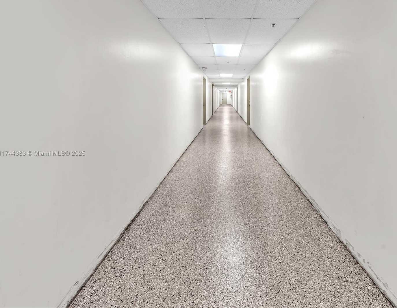 Small Image of 4675 W 18th Ct, Hialeah, FL 33012, USA Number 7
