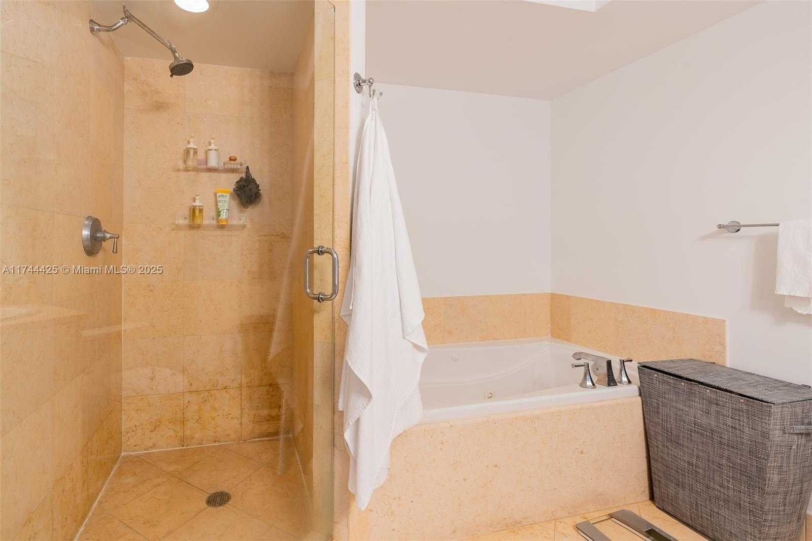 Small Image of 20000 EAST COUNTRY CLUB DR #1111, Aventura Number 17