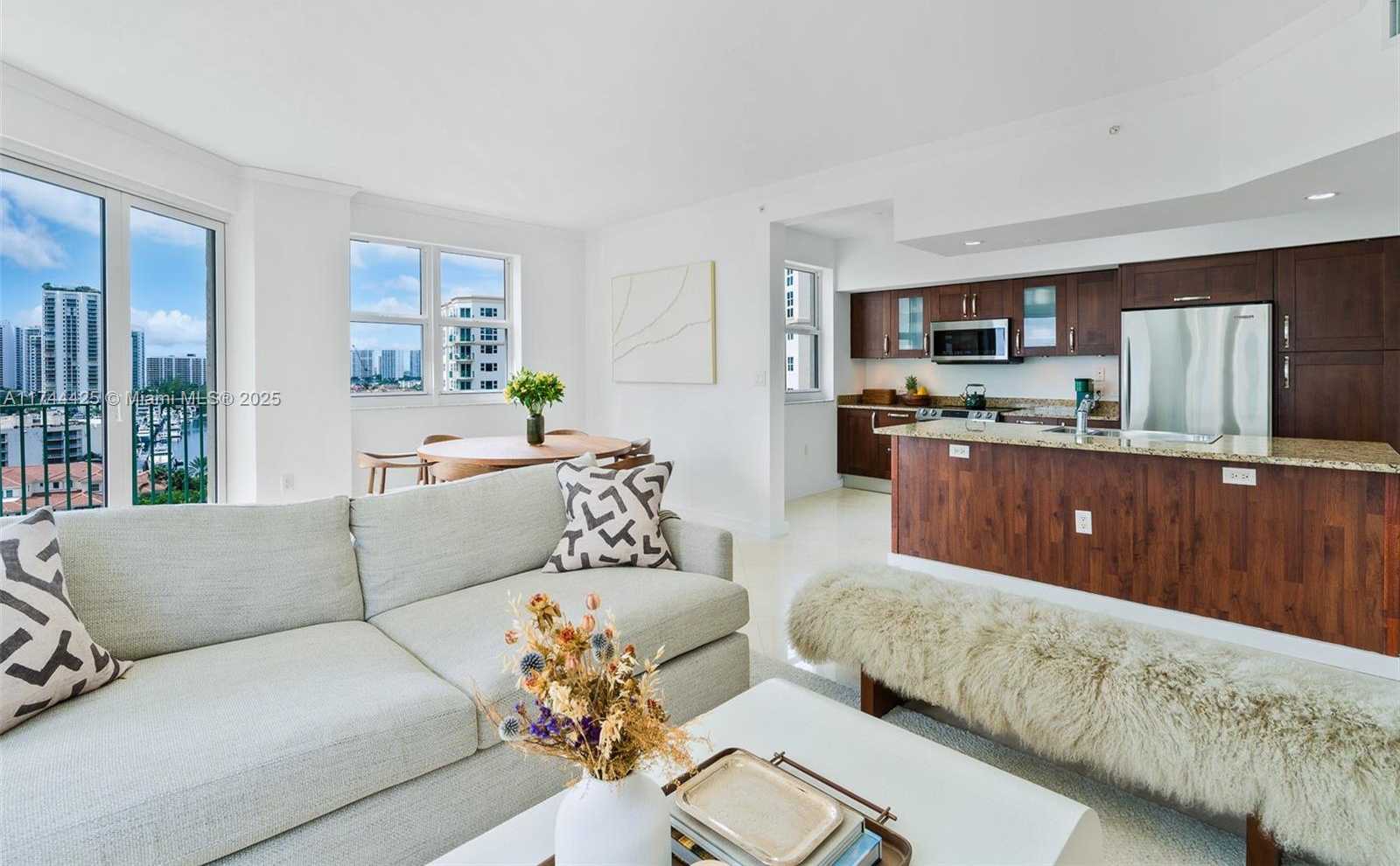 Small Image of 20000 EAST COUNTRY CLUB DR #1111, Aventura Number 2