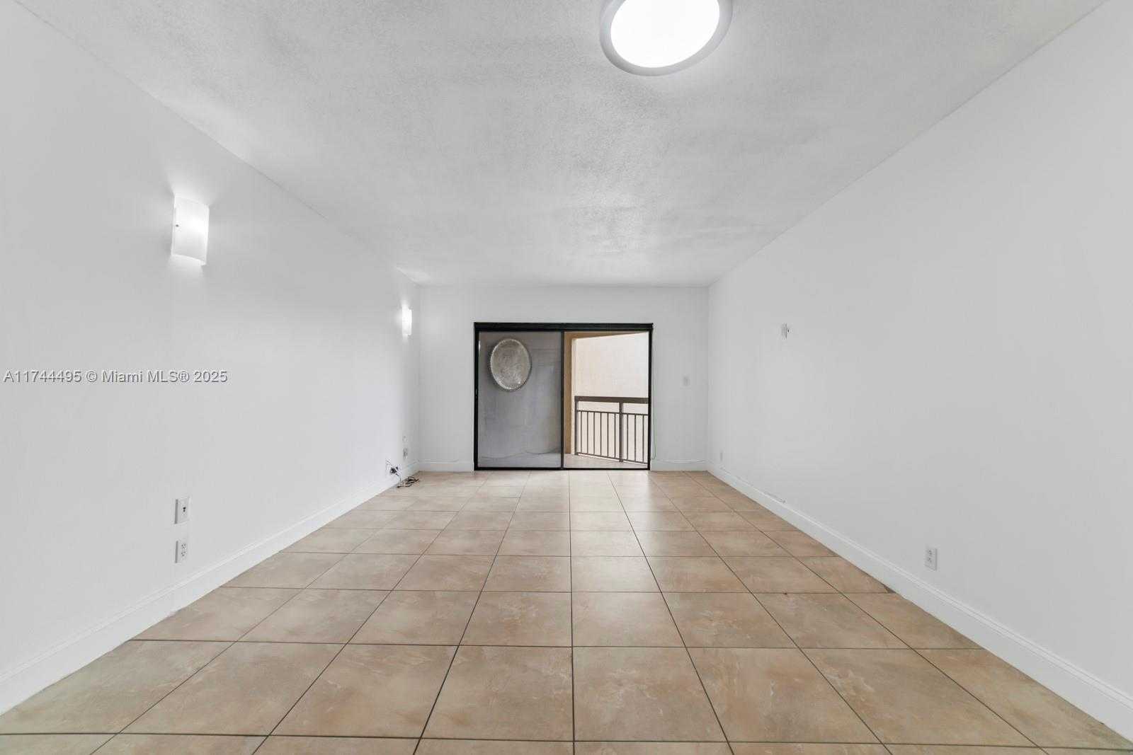 Small Image of 8290 LAKE DR #549, Doral Number 10