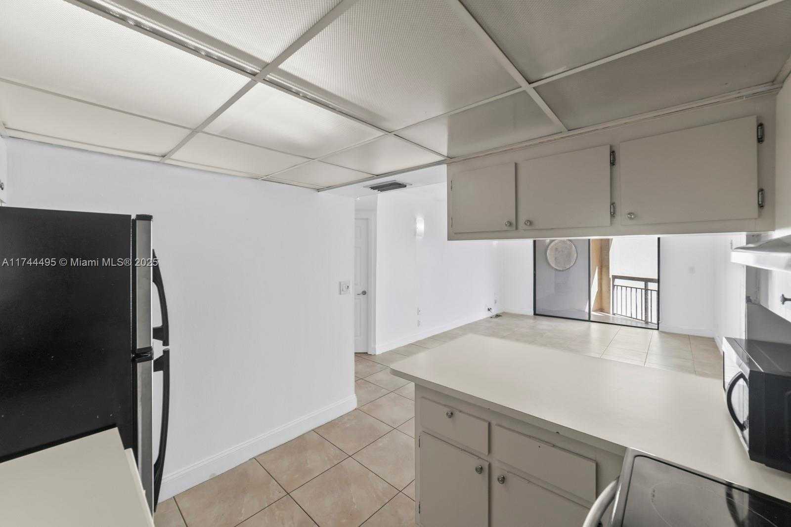 Small Image of 8290 LAKE DR #549, Doral Number 14