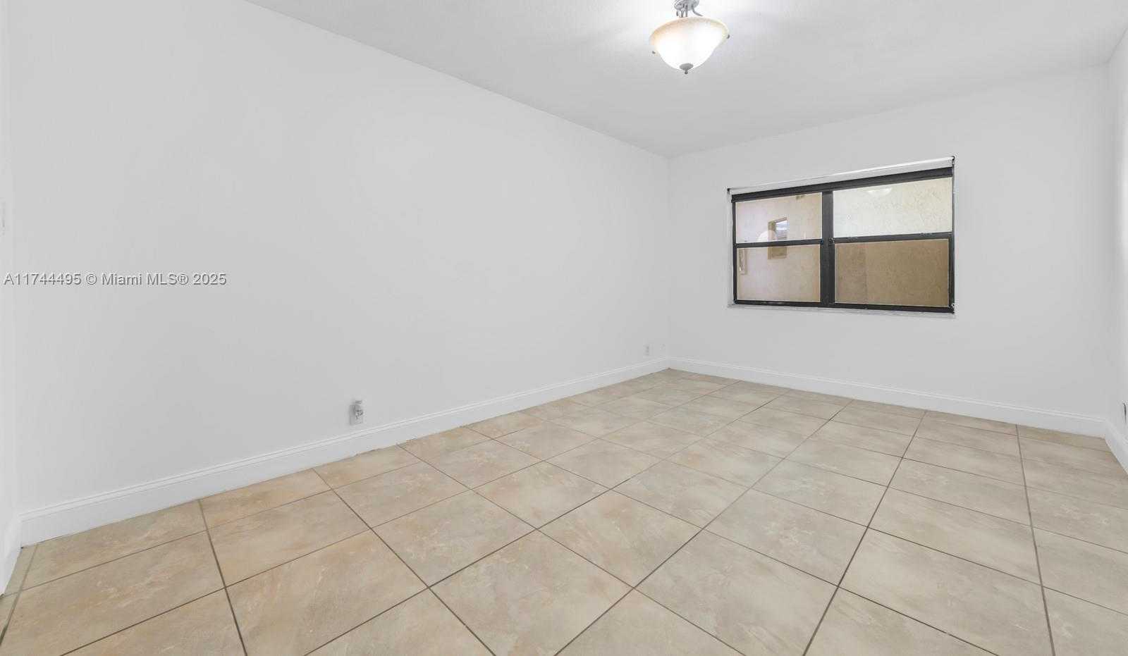 Small Image of 8290 LAKE DR #549, Doral Number 17