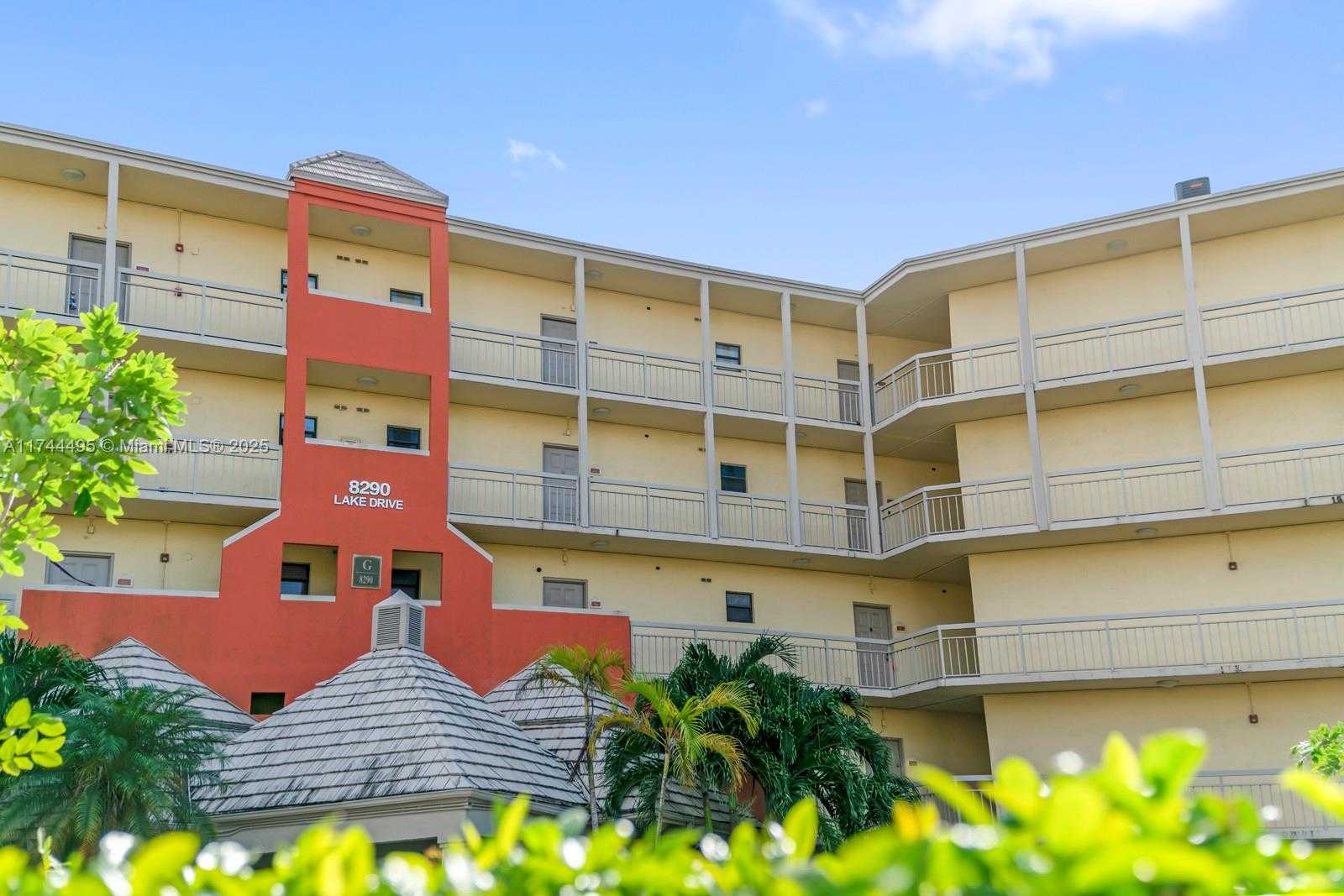 Small Image of 8290 LAKE DR #549, Doral Number 2