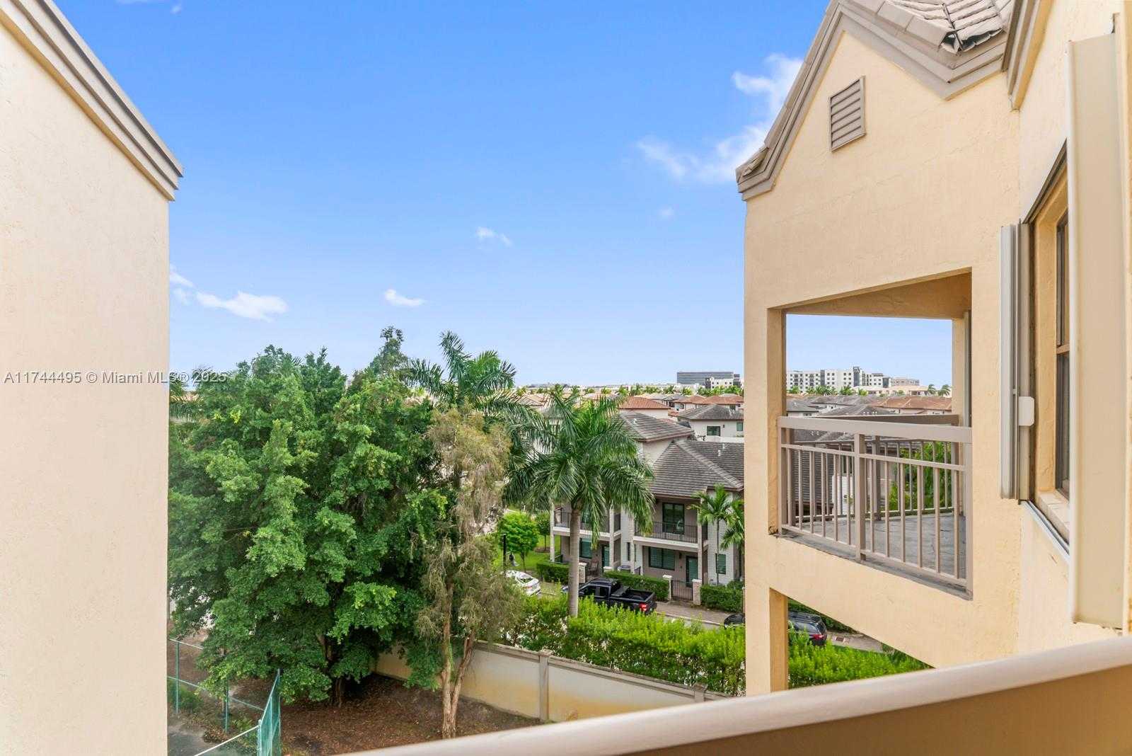 Small Image of 8290 LAKE DR #549, Doral Number 22