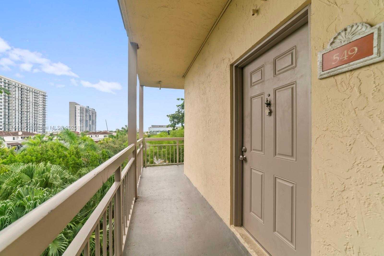 Small Image of 8290 LAKE DR #549, Doral Number 6