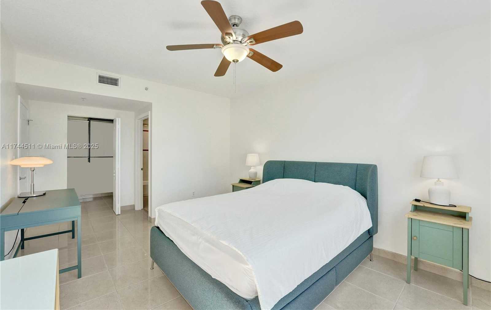 Small Image of 110 Washington Ave, Miami Beach, FL 33139, USA Number 11