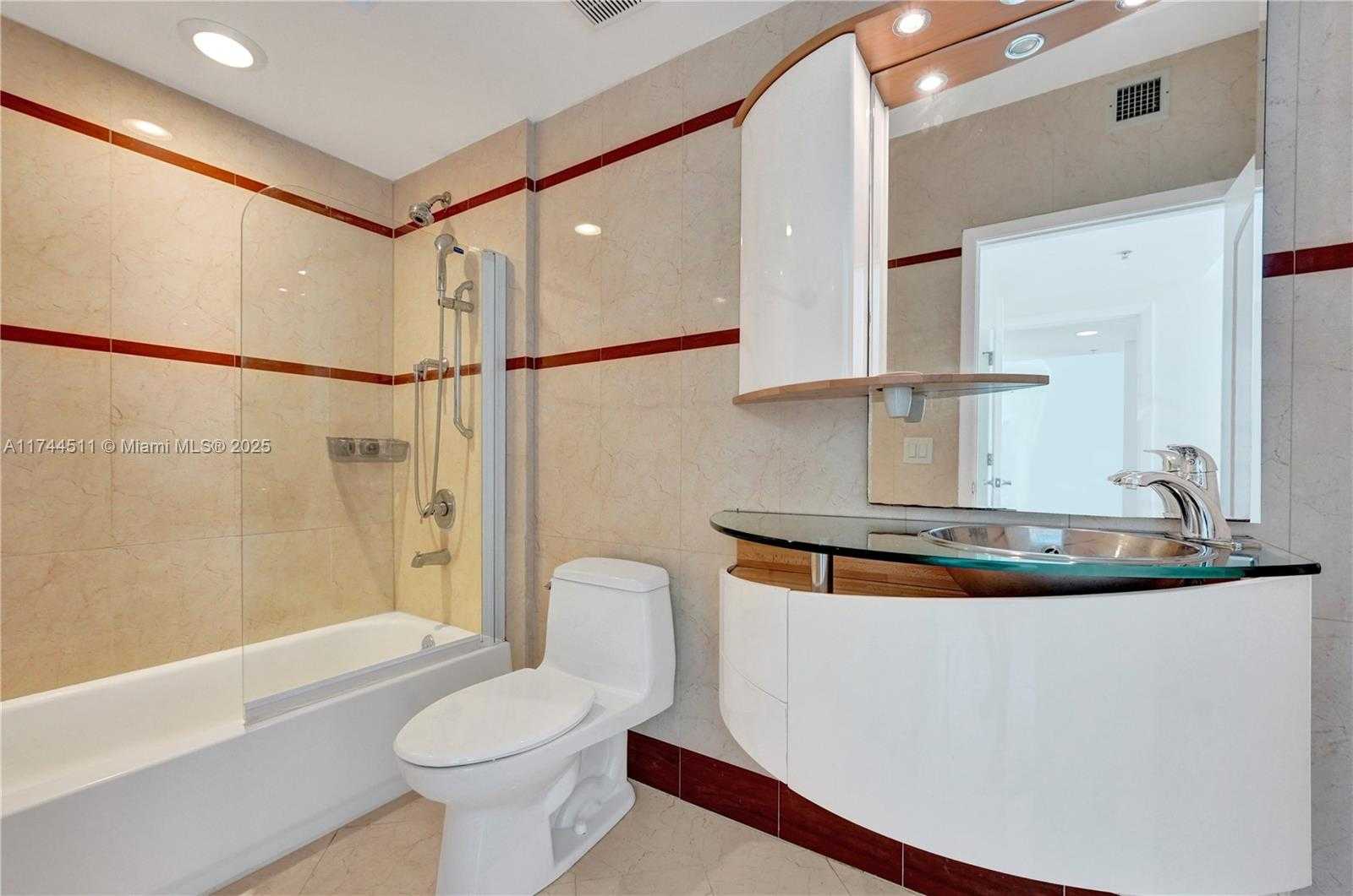 Small Image of 110 Washington Ave, Miami Beach, FL 33139, USA Number 12