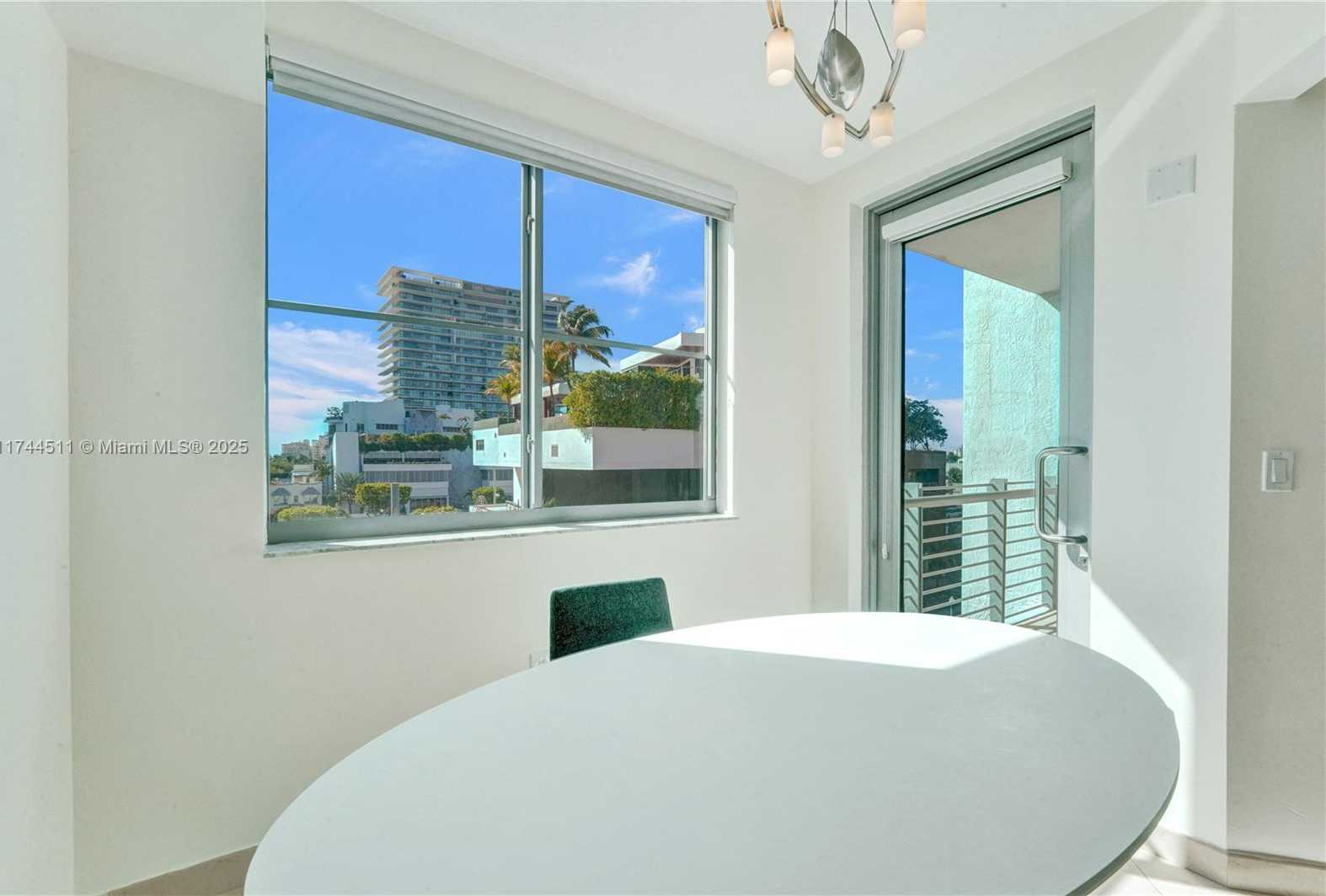 Small Image of 110 Washington Ave, Miami Beach, FL 33139, USA Number 19