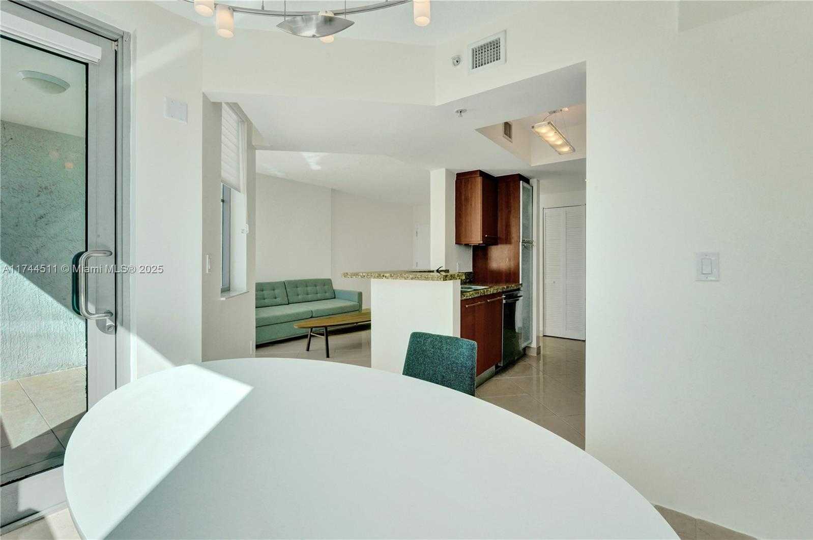 Small Image of 110 Washington Ave, Miami Beach, FL 33139, USA Number 22