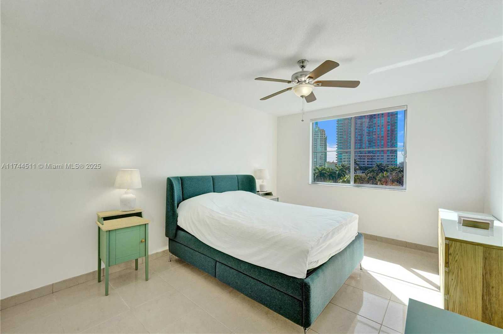 Small Image of 110 Washington Ave, Miami Beach, FL 33139, USA Number 24