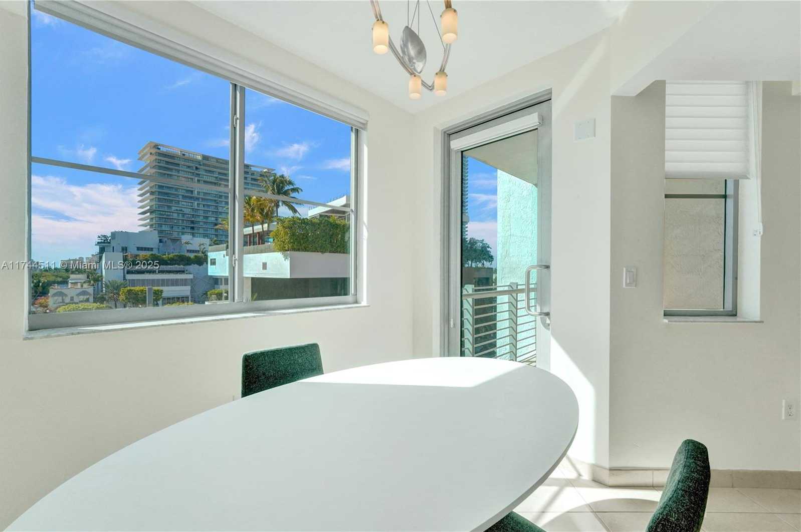 Small Image of 110 Washington Ave, Miami Beach, FL 33139, USA Number 27