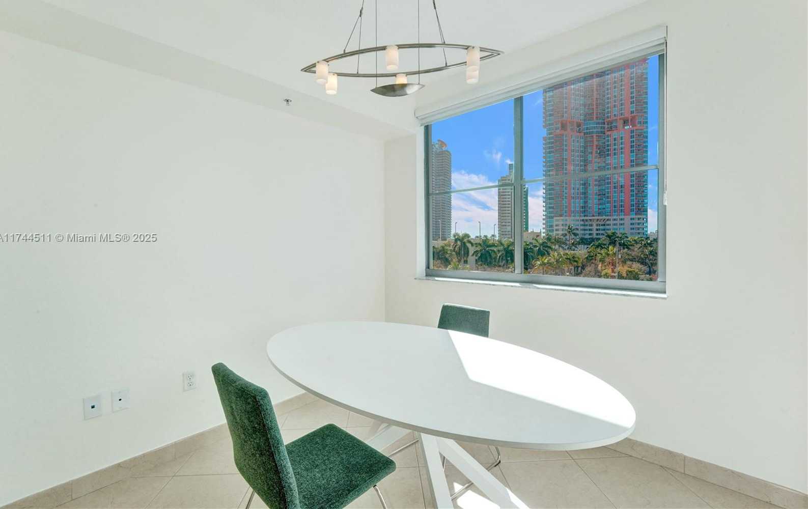 Small Image of 110 Washington Ave, Miami Beach, FL 33139, USA Number 33