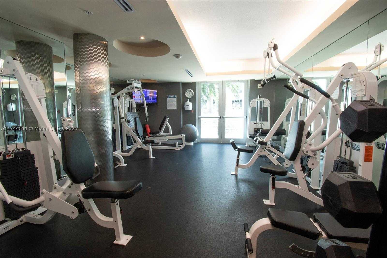 Small Image of 110 Washington Ave, Miami Beach, FL 33139, USA Number 39