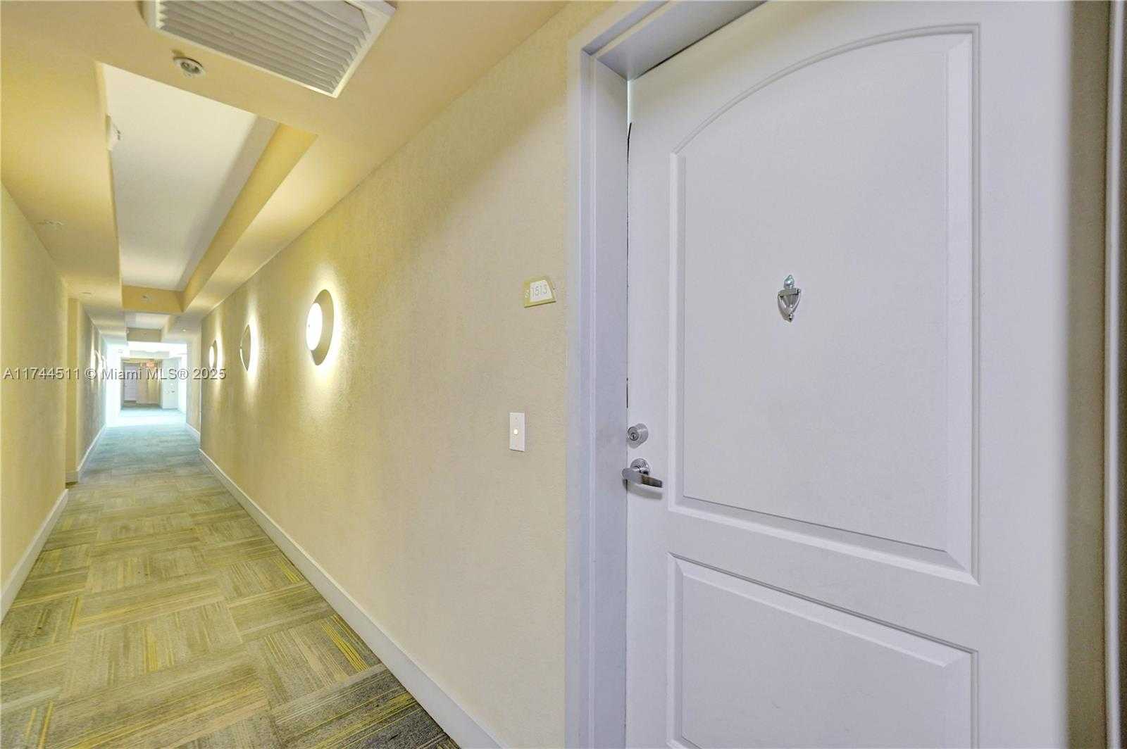 Small Image of 110 Washington Ave, Miami Beach, FL 33139, USA Number 4